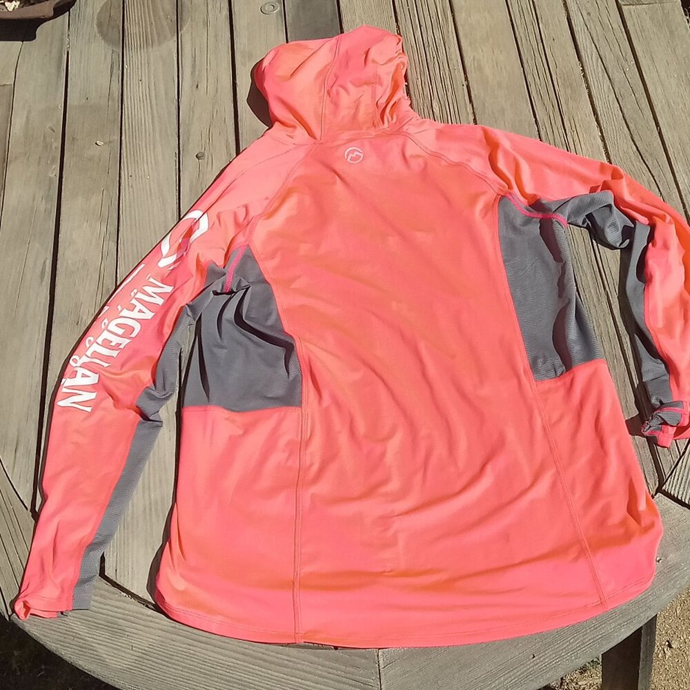 MAGELLAN Pink Moisture Wicking Boyfriend Fit Fish Gear Lg Sleeve Graphic Top XL